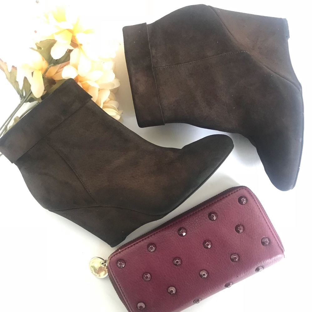 BROWN SUEDE ANKLE BOOTIES